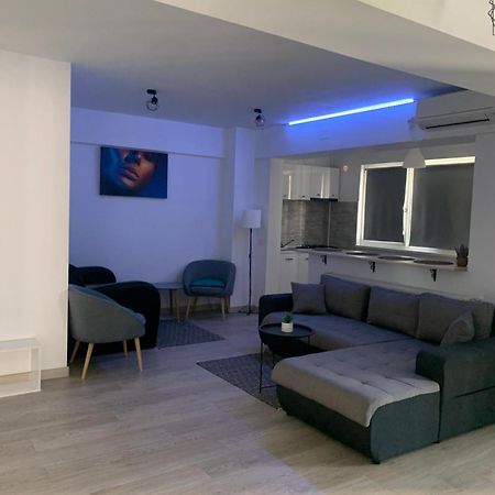 Black&White Suites Craiova Exterior foto