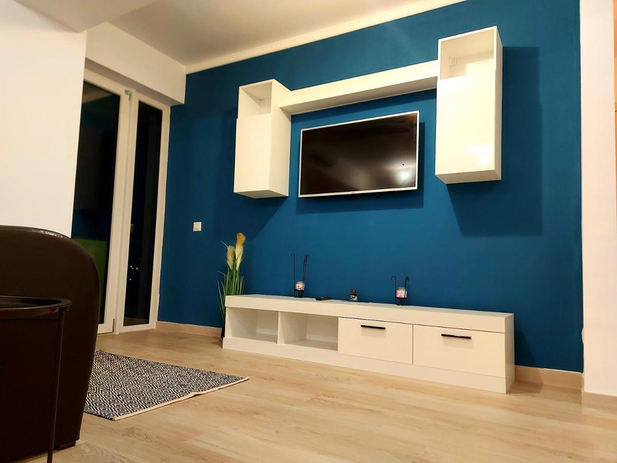 Black&White Suites Craiova Exterior foto